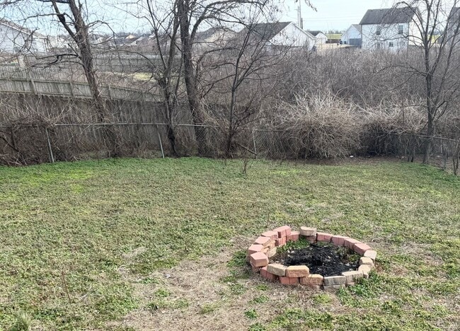 Building Photo - Beautiful Home close to Ft Campbell and Shopping!