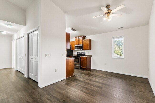 Building Photo - 838 N Thompson Dr