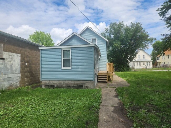 Building Photo - 534 46th St