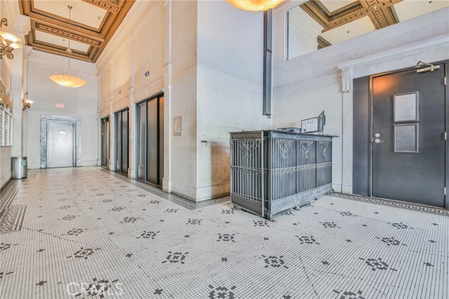 Building Photo - 108 W 2nd St