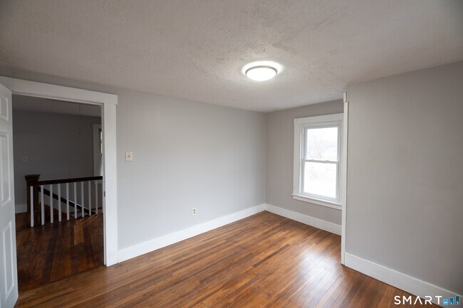 Building Photo - 25 Vera St