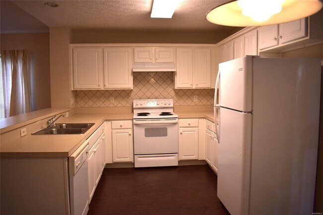 Building Photo - 1715 Young Pointe Blvd