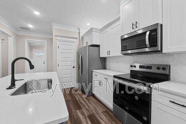 Building Photo - 3070 Venetian Dr