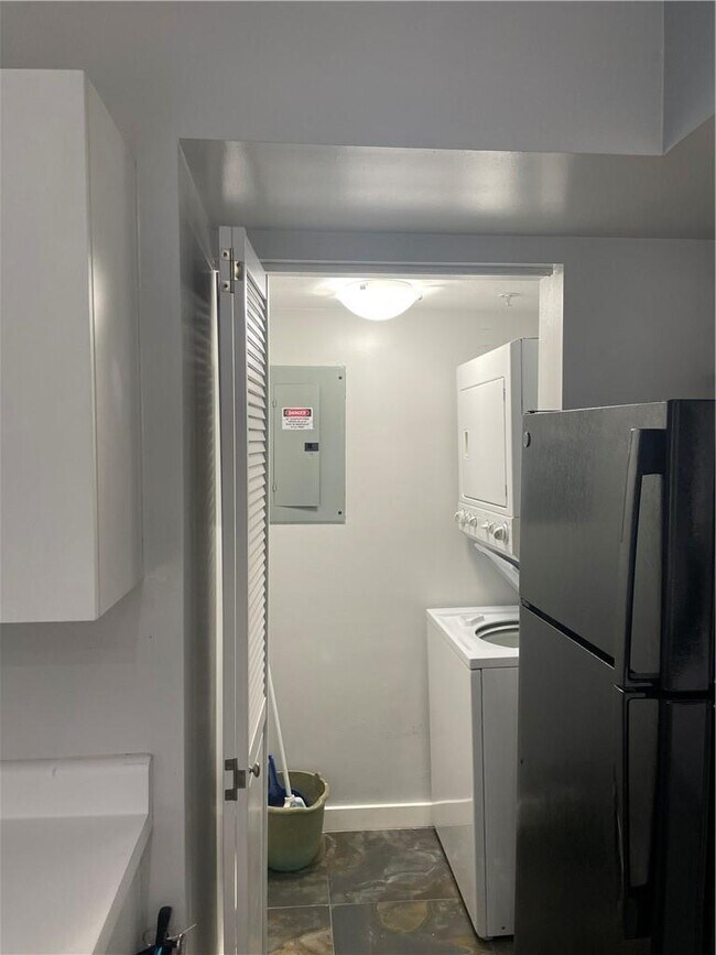 Building Photo - 2640 S University Dr