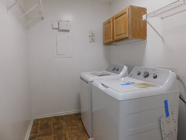 Building Photo - 603 Spirit Ct