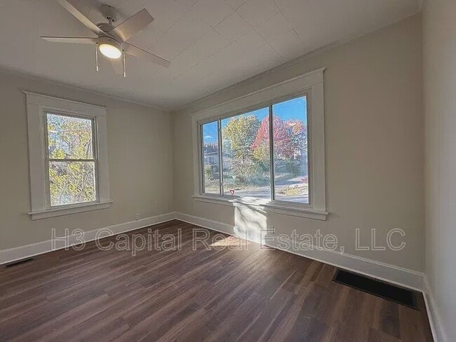 Building Photo - 206 W Washington St