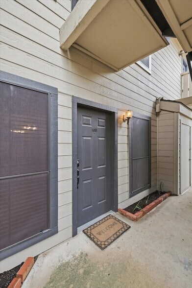 Building Photo - 9600 Royal Ln