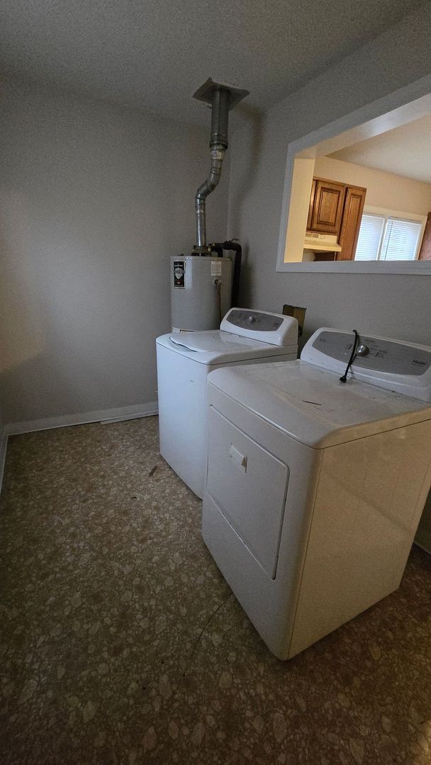 Building Photo - Spacious 4 Bed, 1.5 Bath! ($300 Off Move In Rent! Move in by 1/31!)