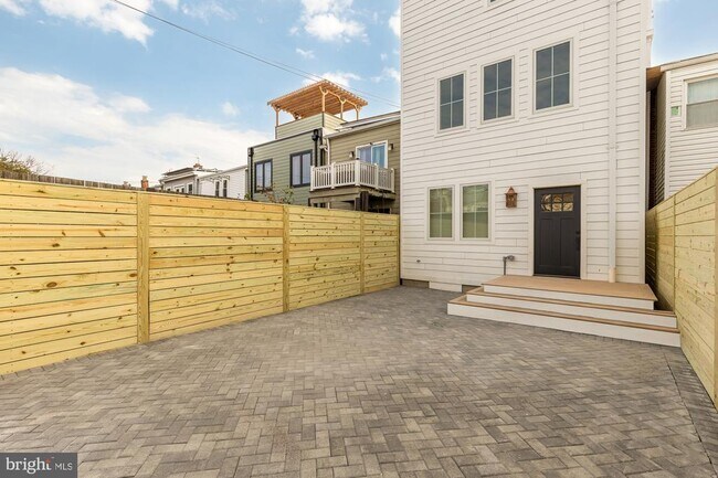 Building Photo - 1706 Bay St SE