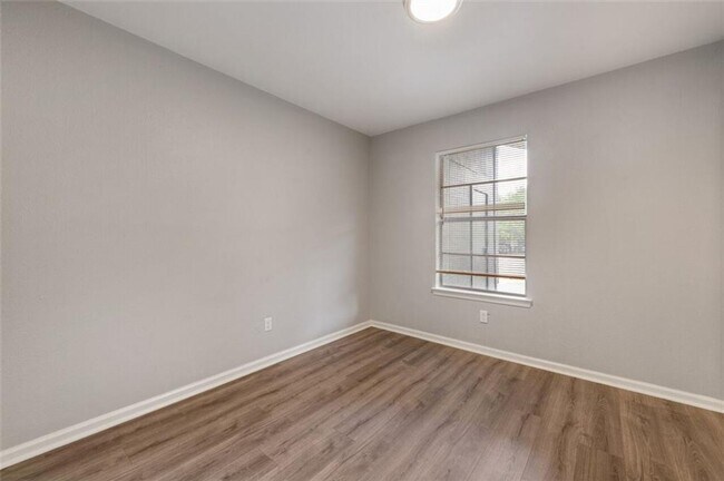 Building Photo - 2404 Burleson Ct
