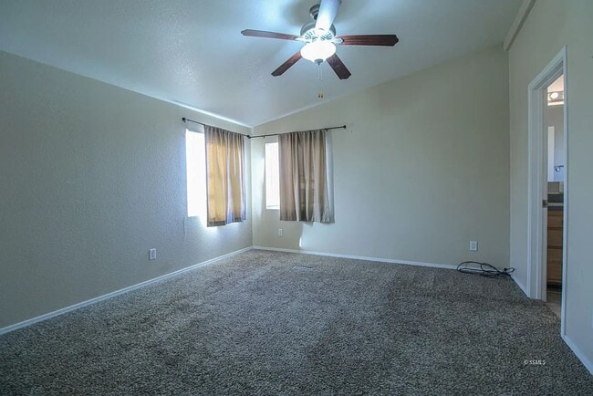 Building Photo - 935 W Sullivan Ave