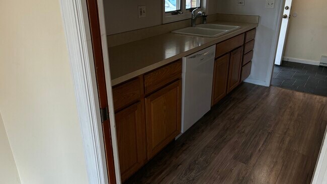 Building Photo - 155 Seymour Ave