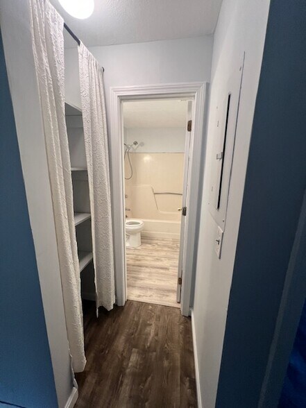 Building Photo - 4 Bridgeview Cir