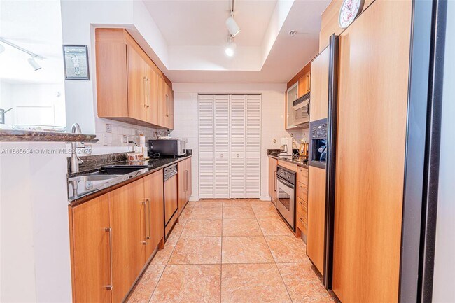 Building Photo - 335 S Biscayne Blvd