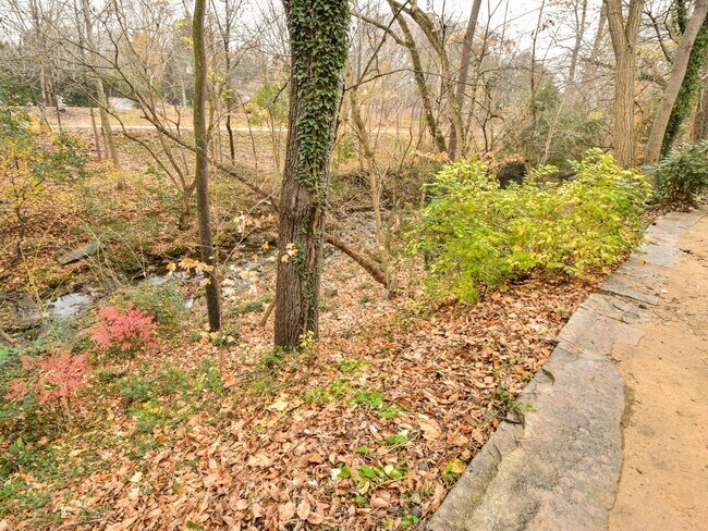 Building Photo - 707 S Marshall St