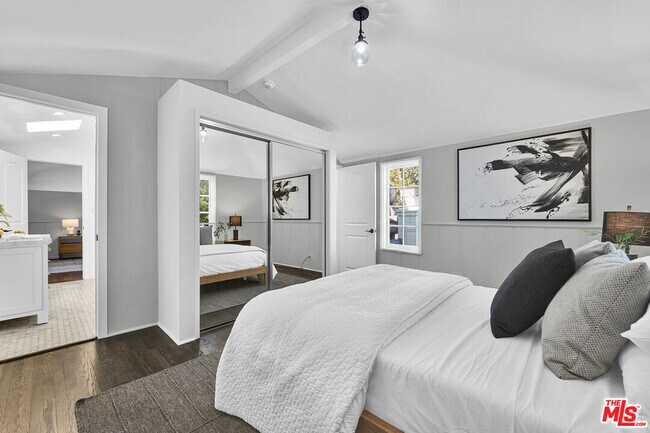 Building Photo - 560 Croft Ave