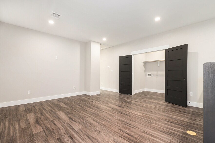 Building Photo - 8119 Venus St