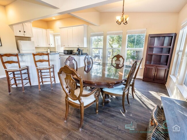 Building Photo - 416 N Downing St