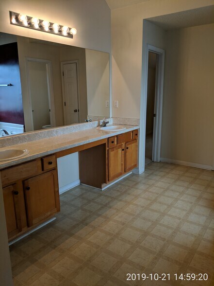 Master Bath - 3491 Tackett Rd