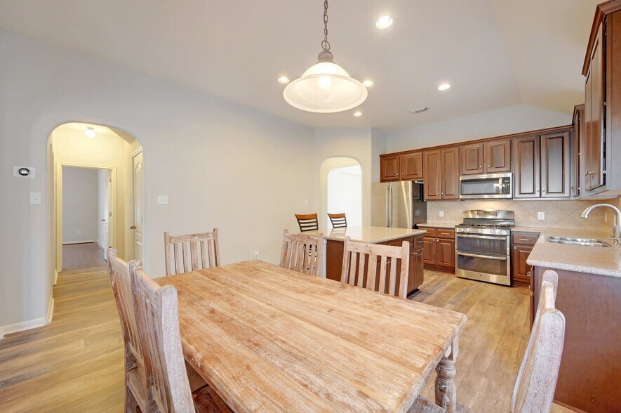 Building Photo - 2605 Salorn Way