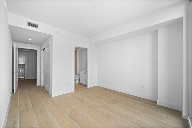 Building Photo - 153 N Seabreeze Blvd