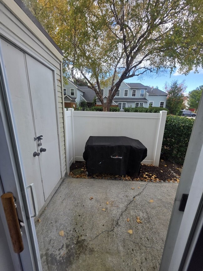 Building Photo - 5701 Lavender Plaza