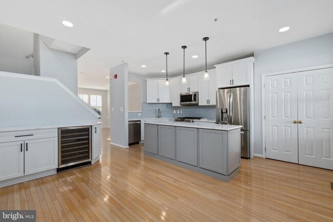 Building Photo - 351 Livermore Ln