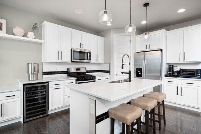 Building Photo - Spacious 5BD, 4.5BA Denver Home with Finis...