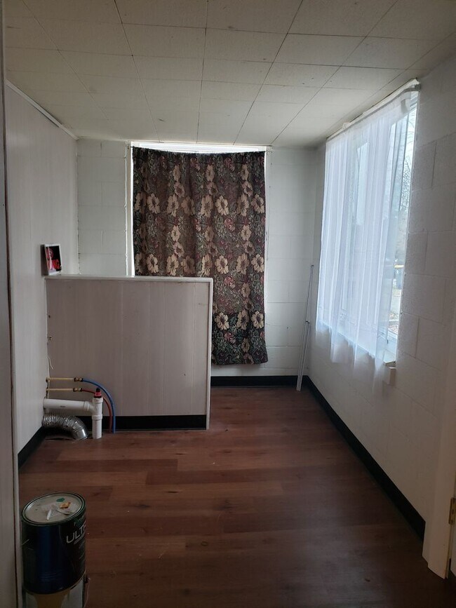 Building Photo - 314 W 16th St