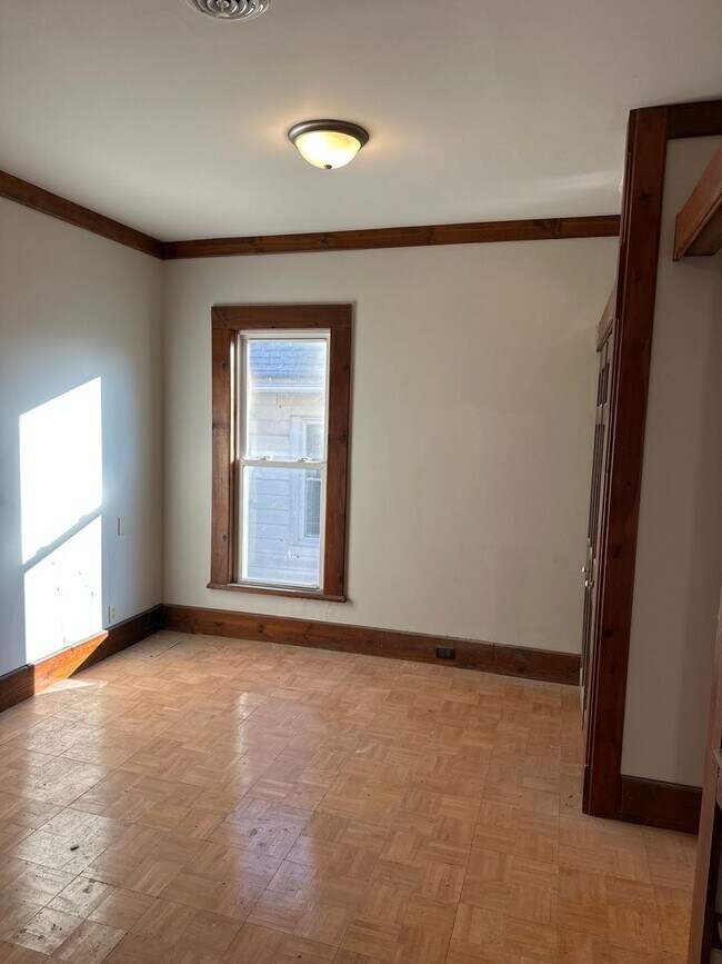 Building Photo - Rush St Townhouse