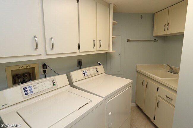 Building Photo - 4251 Gulf Shore Blvd N