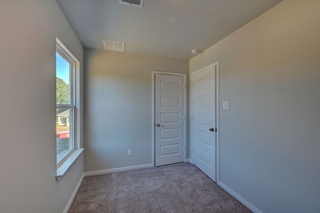 Building Photo - 11857 E Gate Dr
