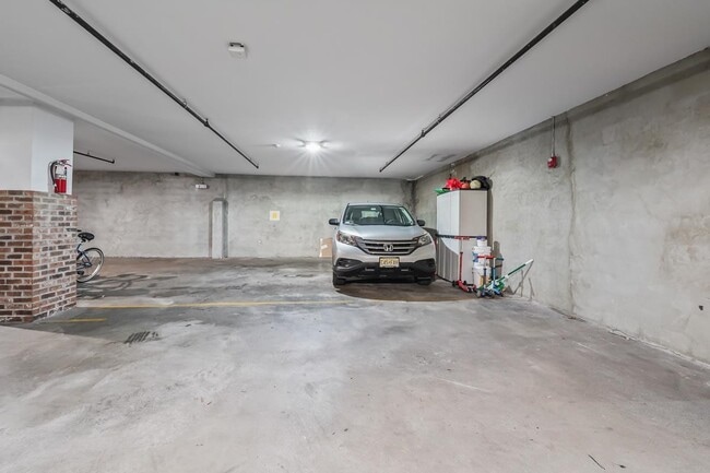Building Photo - 1107 Grand St