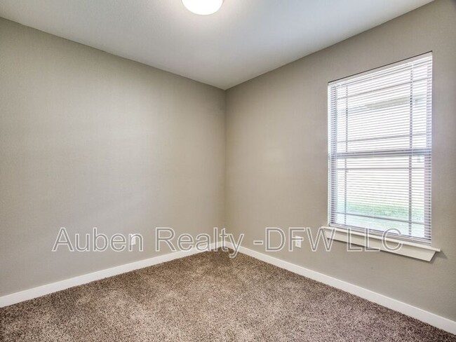 Building Photo - 8010 Doreen Ave