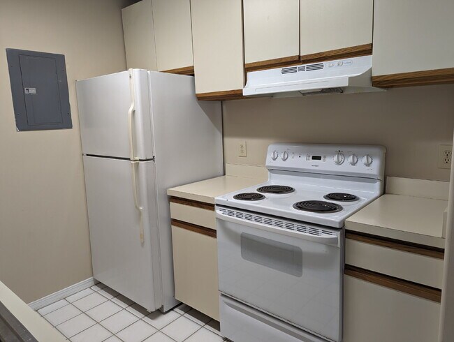Building Photo - Charming 1-Bedroom Condo Retreat in Melbou...
