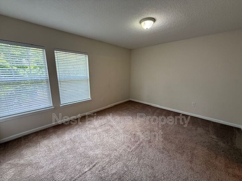 Building Photo - 808 S Black Cherry Dr