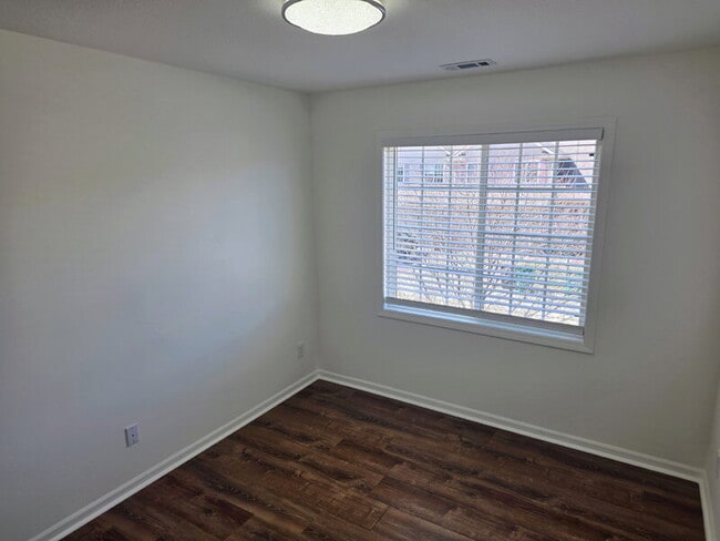 Building Photo - 2215 NW Bayberry Ln