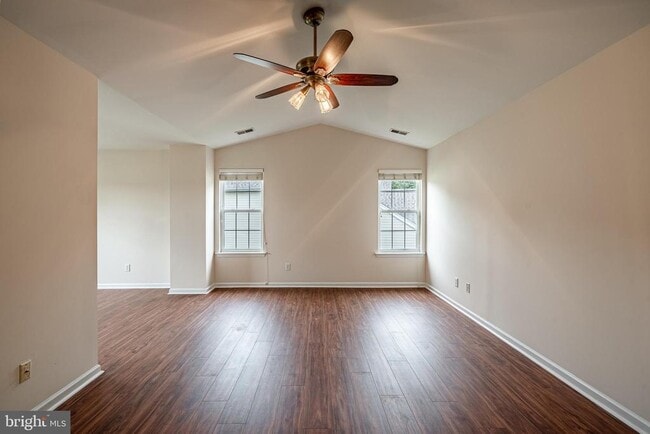 Building Photo - 129 Spur Ln