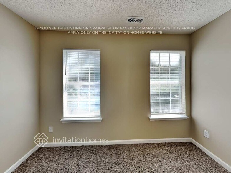 Building Photo - 2343 Century Oaks Ln