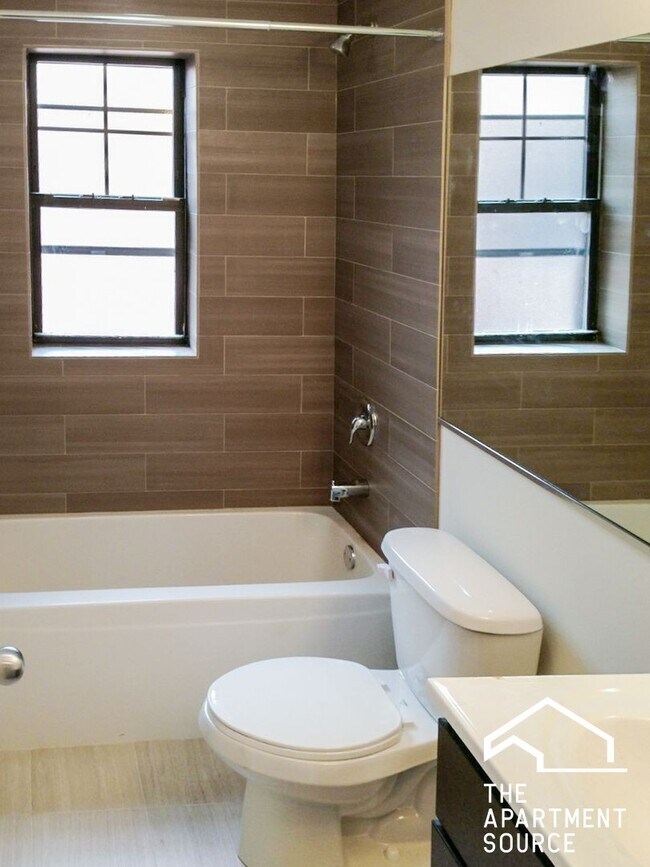 Building Photo - 1819 W Leland Ave