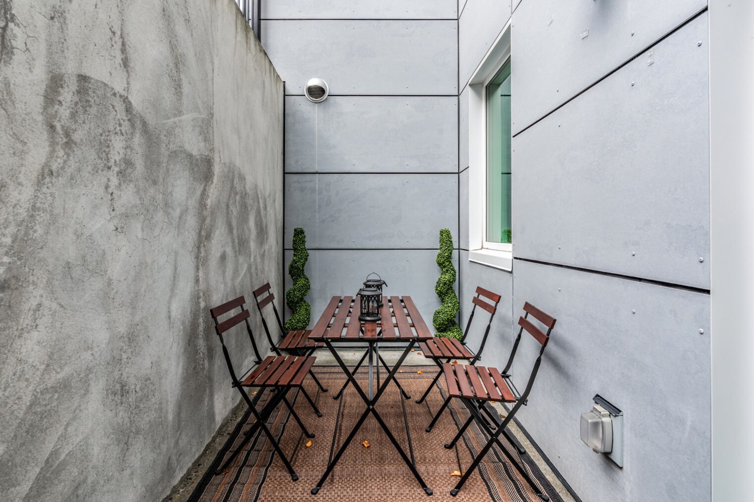 Building Photo - 320 Queen Anne Ave N