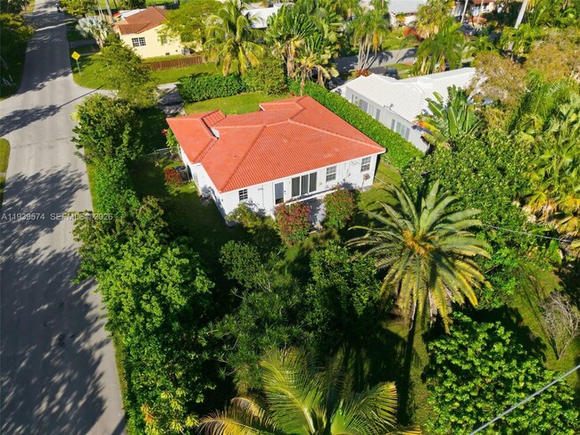 Building Photo - 1538 Funston St