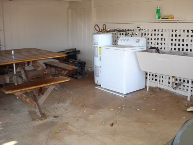 Building Photo - Charming 3 bedroom, 1 bath house with gara...
