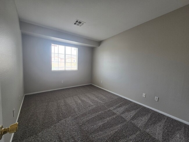Building Photo - Lock in $1795 Off your third month rent - 3 Bedroom Home near North Las Vegas