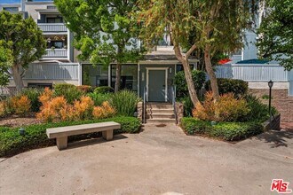 Building Photo - 8162 Manitoba St