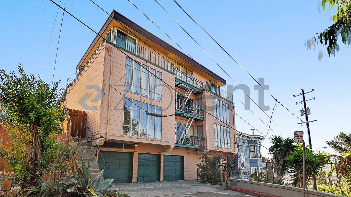 Building Photo - Unit 105