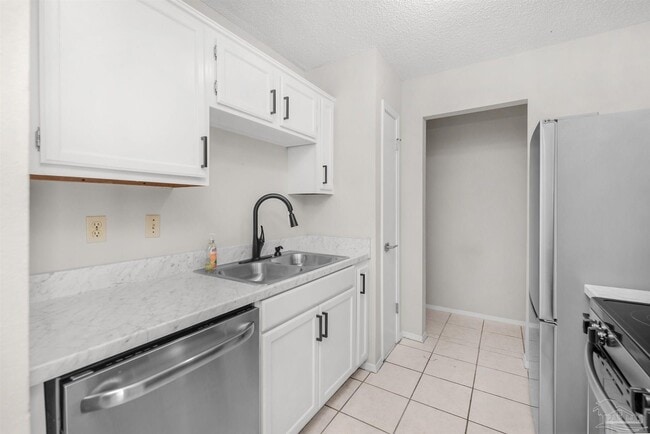 Building Photo - 3411 Green Briar Pkwy