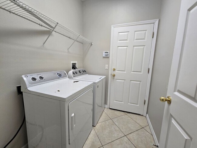 Building Photo - 9437 Leland Dr