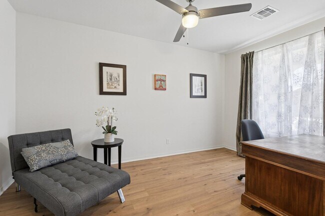 Building Photo - 2114 E Aire Libre Ave