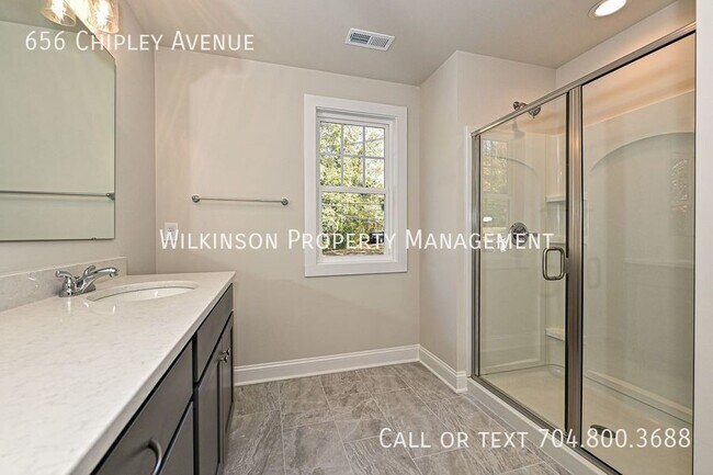 Building Photo - 3-Bedroom Townhouse with Proximity to Char...
